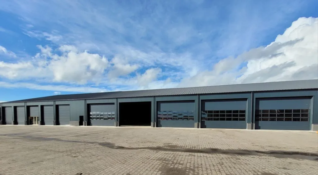 Industriedeuren bedrijfshal, project van Van Binsbergen Montage